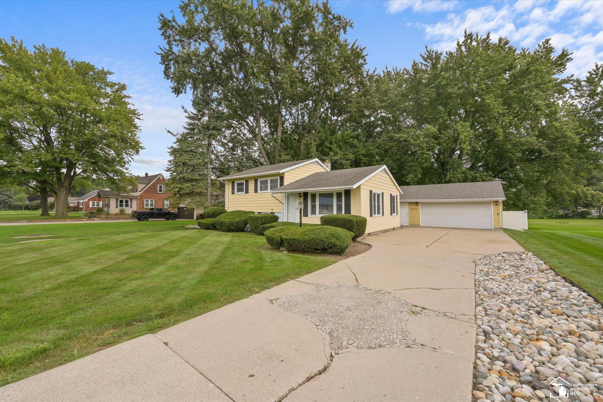 1960 Vivian Road