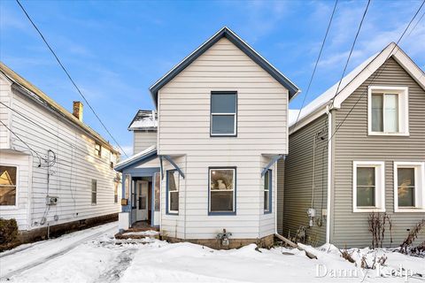 Photo of 1036 Logan Street, Grand Rapids, MI 49506 (MLS # 70508849)