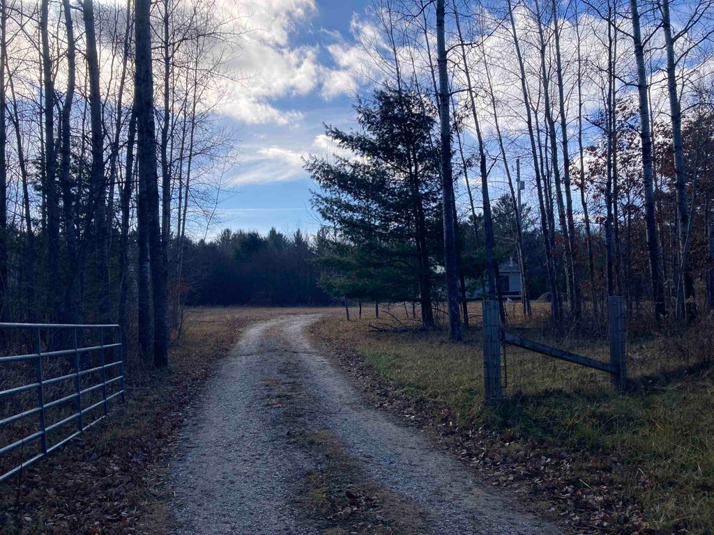 Photo of 841 Grass Lake Road, Gladwin, MI 48624 (MLS # 50194844)