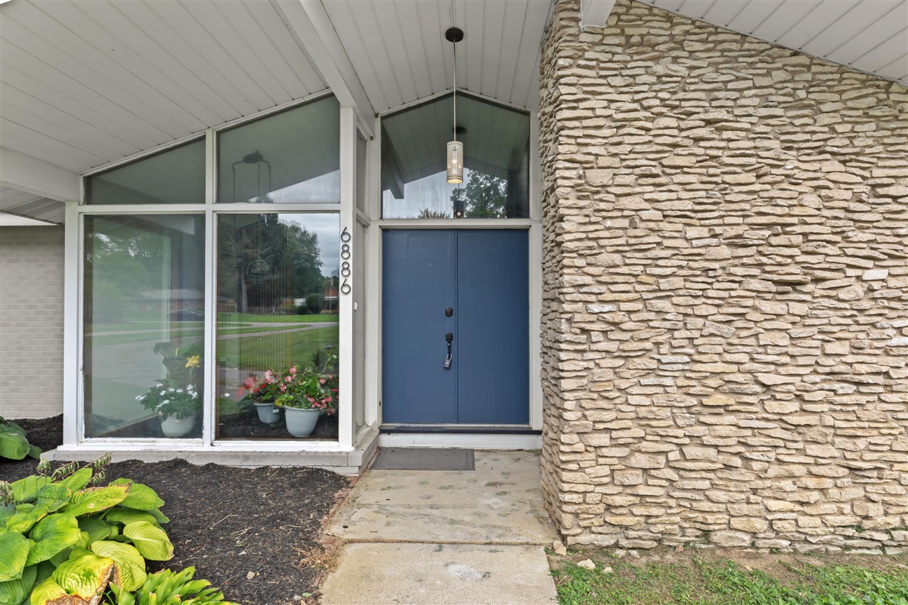6886 Stockport Drive