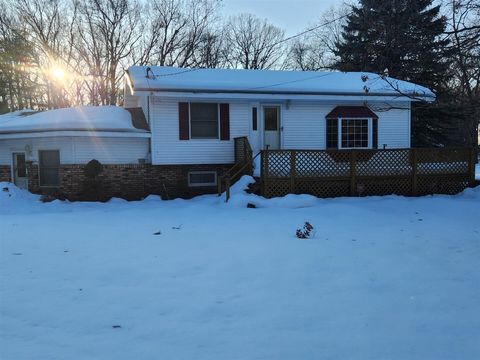 Photo of 415 S Densmore Street, Muskegon, MI 49442 (MLS # 70508929)