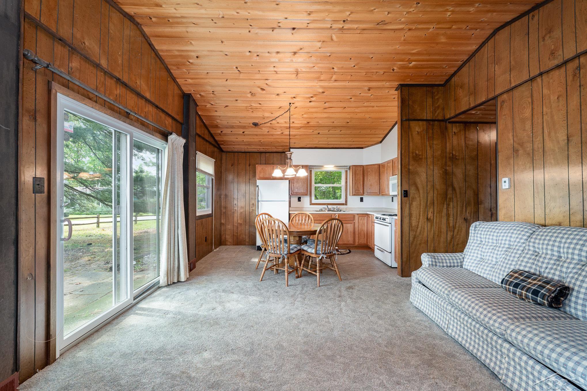 Cadillac, Michigan 49601, United States, 2 Bedrooms Bedrooms, ,1 BathroomBathrooms,Residential,Pending,192861