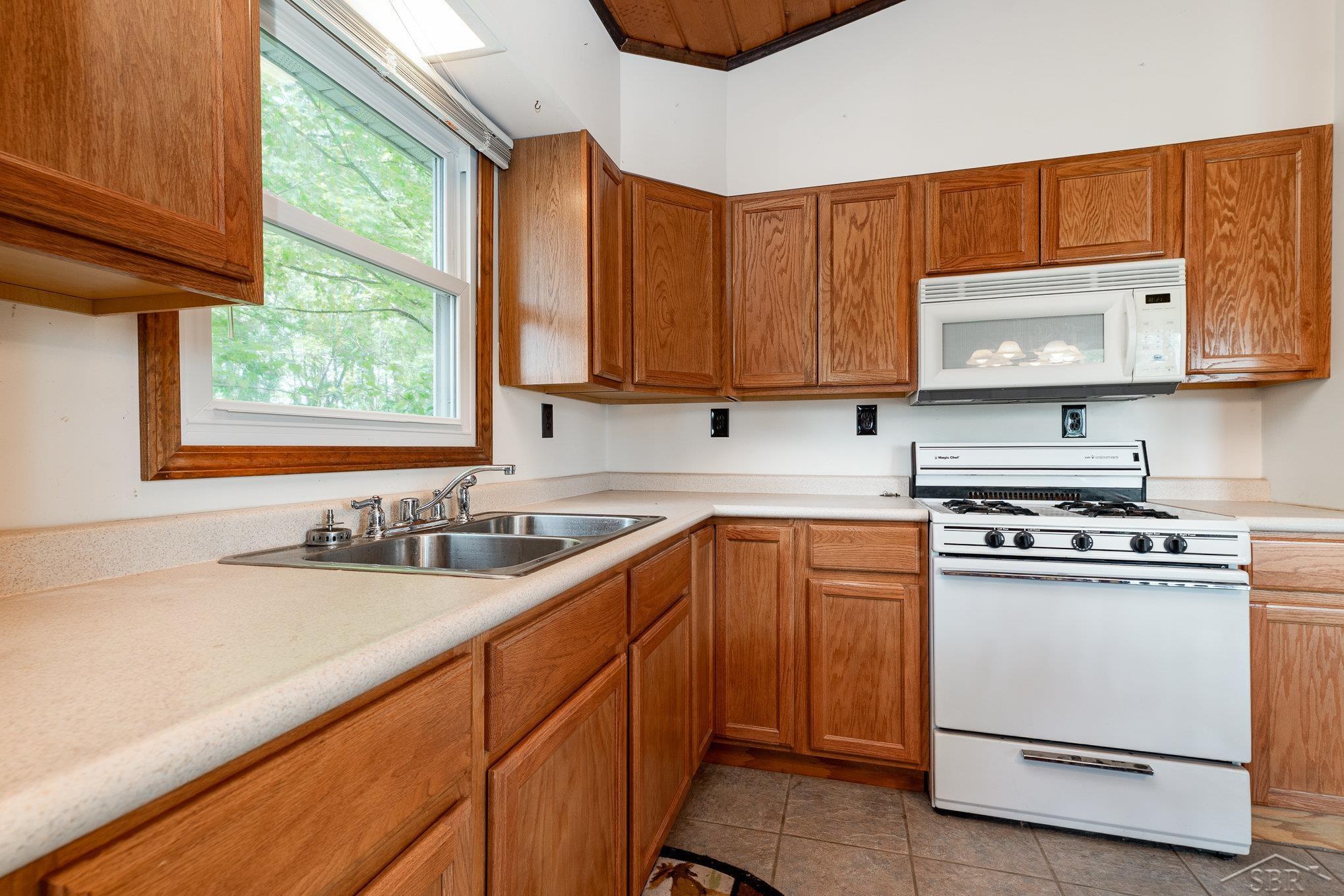 Cadillac, Michigan 49601, United States, 2 Bedrooms Bedrooms, ,1 BathroomBathrooms,Residential,Pending,192861