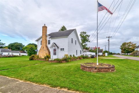 Photo of 540 Arbutus Avenue, Manistique, MI 49854 (MLS # 70492522)