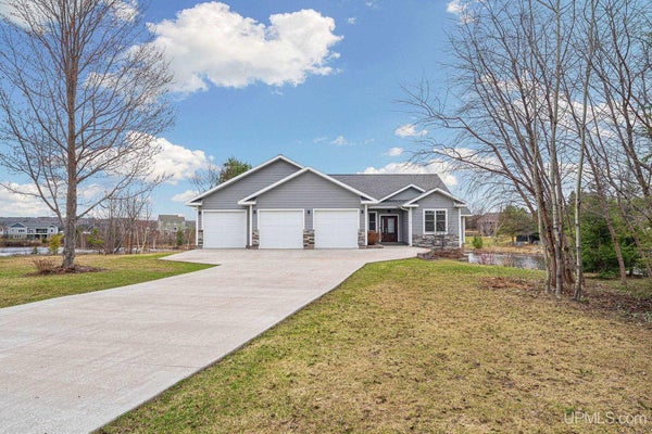 4017 MARINER CT, HOUGHTON, MI 49931 - Image 8843596cd926f3bf96e5ef699fdccee9/3973214175