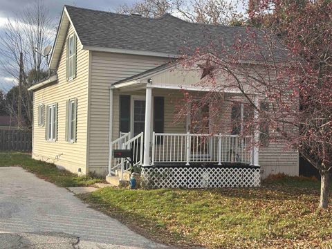 Photo of 316 S Woodbridge Avenue, Bay City, MI 48706 (MLS # 50194415)