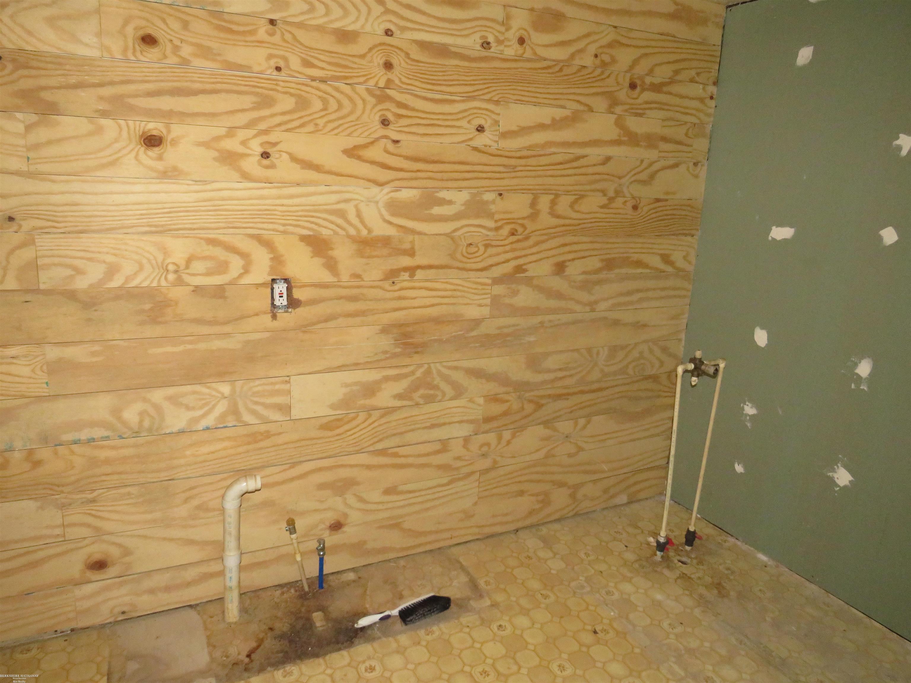 Macomb Twp, Michigan 48042, United States, 2 Bedrooms Bedrooms, ,1 BathroomBathrooms,Residential,Active,223049