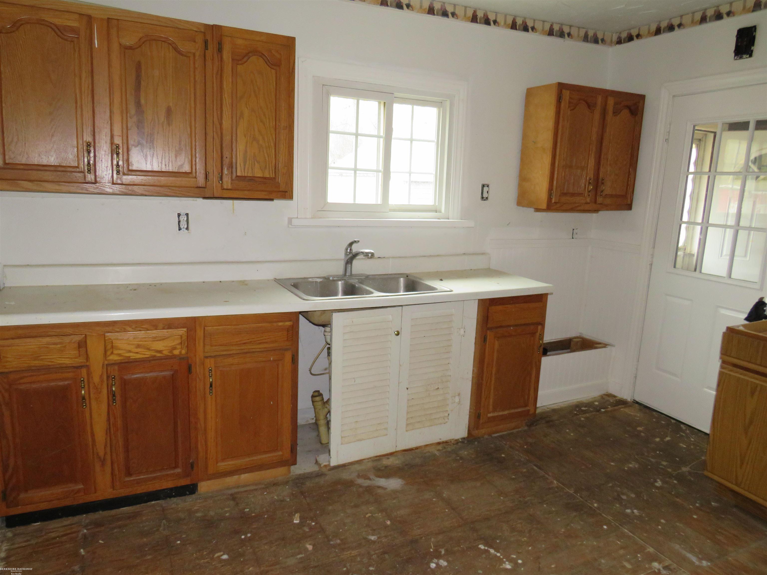 Macomb Twp, Michigan 48042, United States, 2 Bedrooms Bedrooms, ,1 BathroomBathrooms,Residential,Active,223049