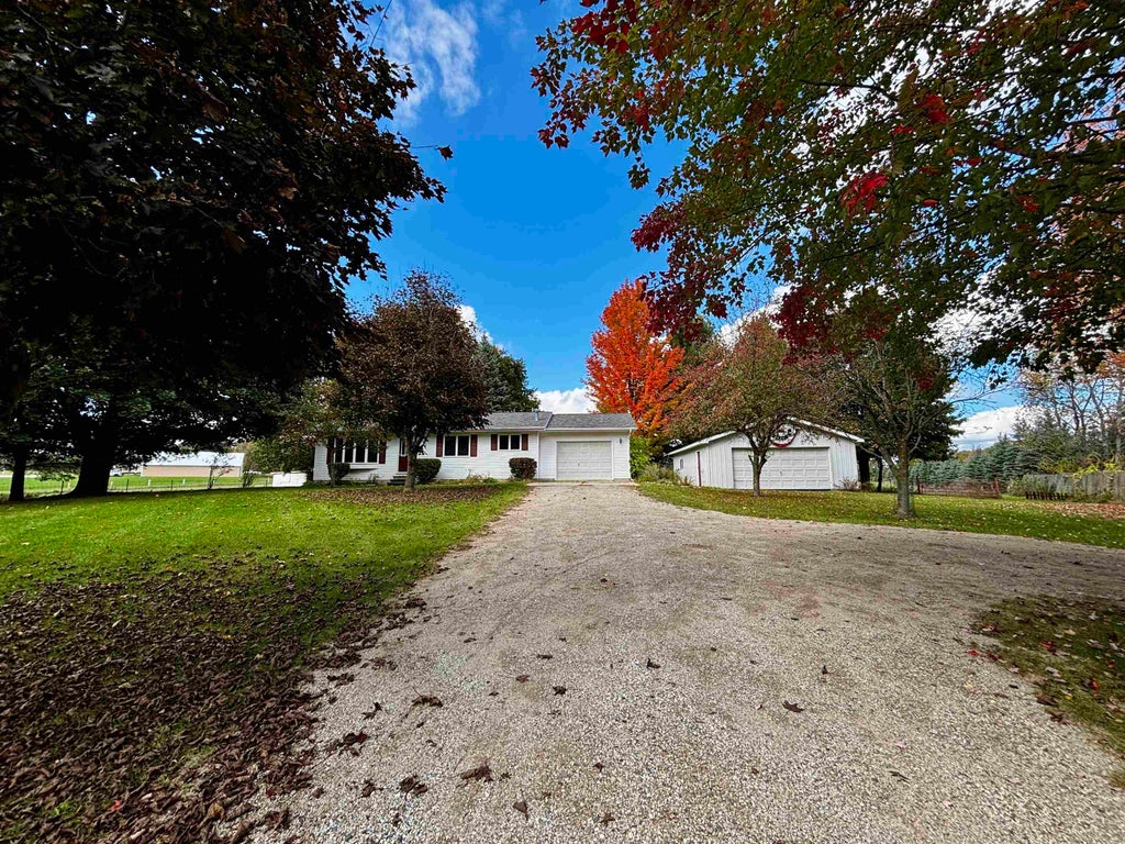 Photo of 1640 W SURREY Road, Farwell, MI 48622 (MLS # 50223584)