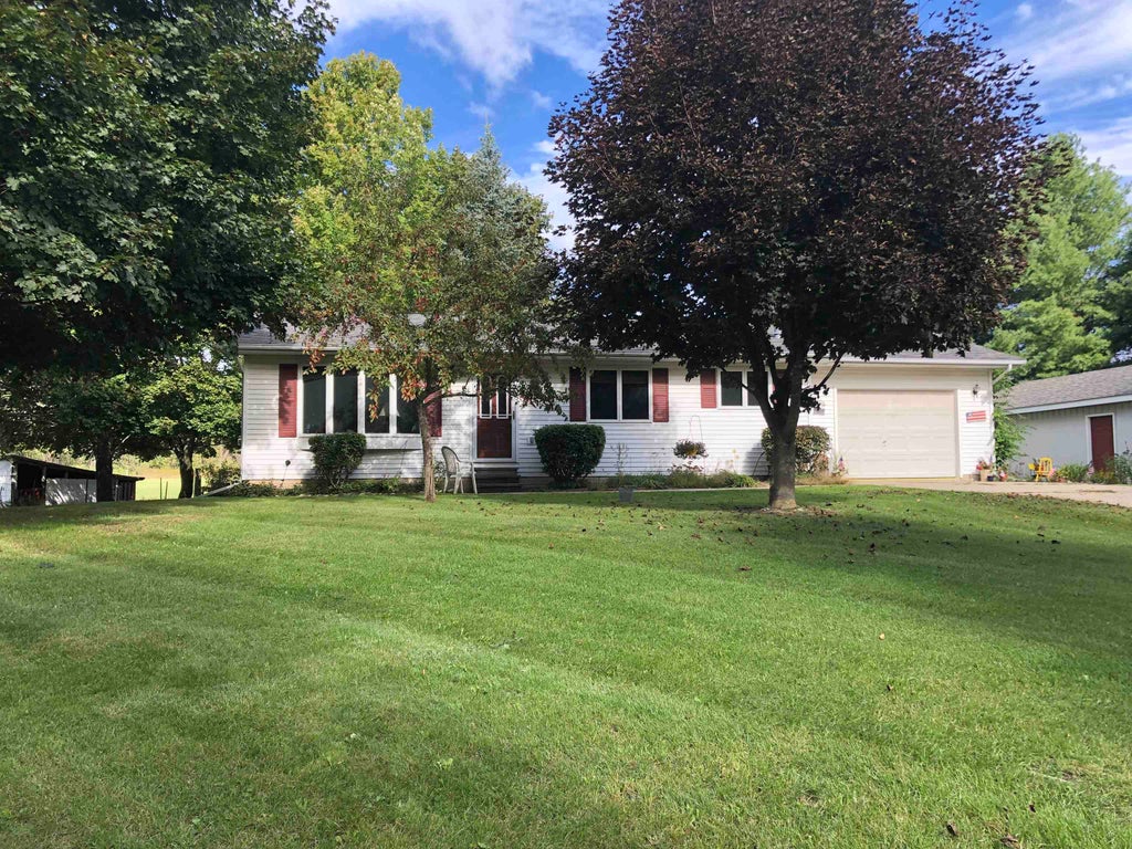 Photo of 1640 W SURREY Road, Farwell, MI 48622 (MLS # 50223584)