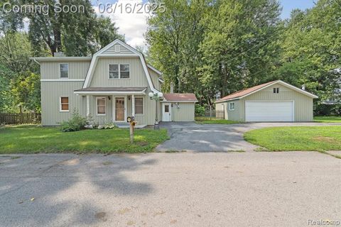4539 N 5th Street Luna Pier MI 48157