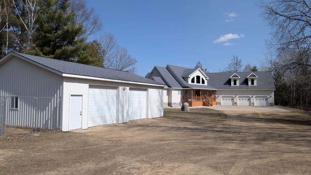 Photo of 9310 Gravel Ridge Drive, Farwell, MI 48622 (MLS # 50203307)