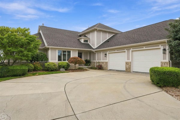 38744 VENETIAN DR, HARRISON TWP, MI 48045 - Image 8abfdcb08c4fef0de1cff5dd9c07a792/4146990715
