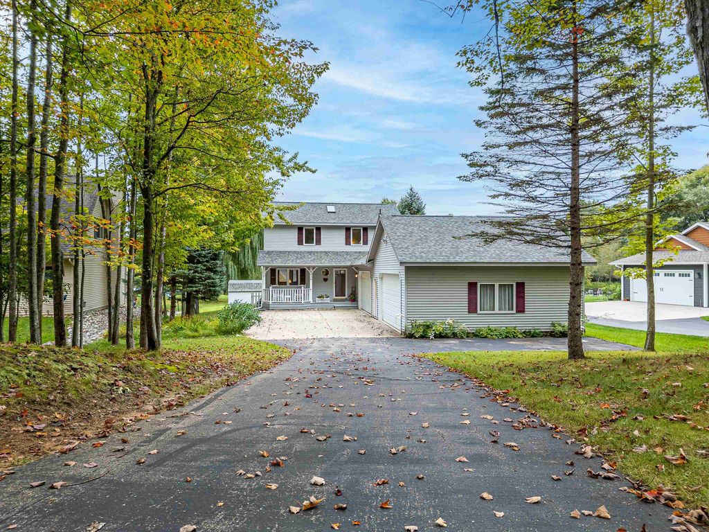 Photo of 4636 W Salisbury Drive, Gladwin, MI 48624 (MLS # 50189555)
