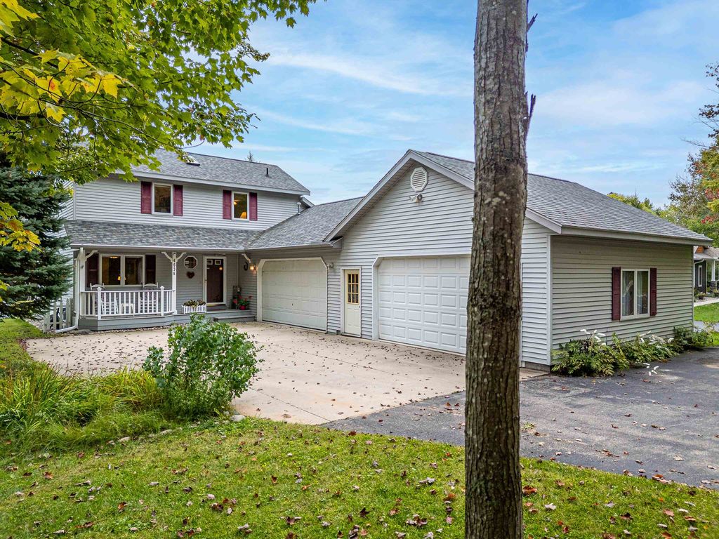 Photo of 4636 W Salisbury Drive, Gladwin, MI 48624 (MLS # 50189555)