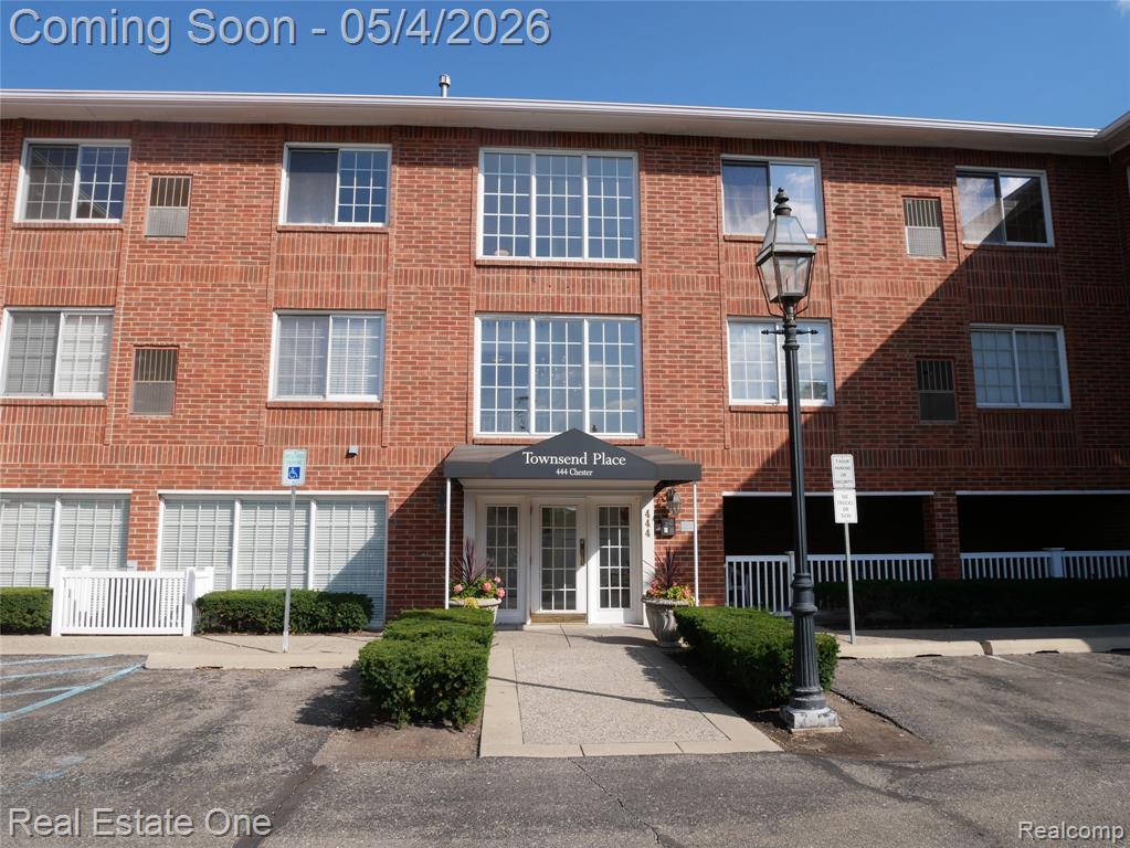444 S Chester Street 413