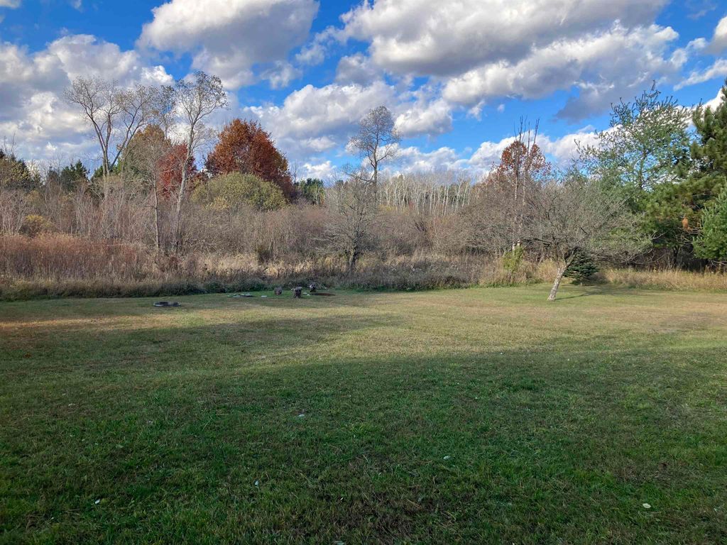 Photo of 2056 Heather Way, Gladwin, MI 48624 (MLS # 50193530)