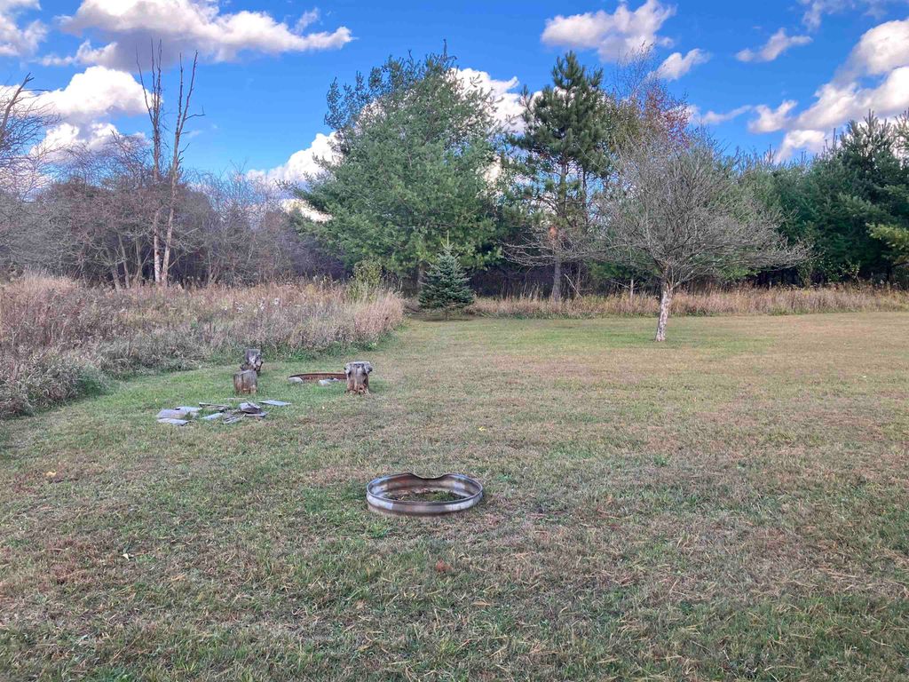 Photo of 2056 Heather Way, Gladwin, MI 48624 (MLS # 50193530)