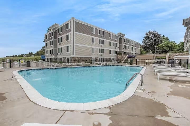 225 North Shore Drive 212