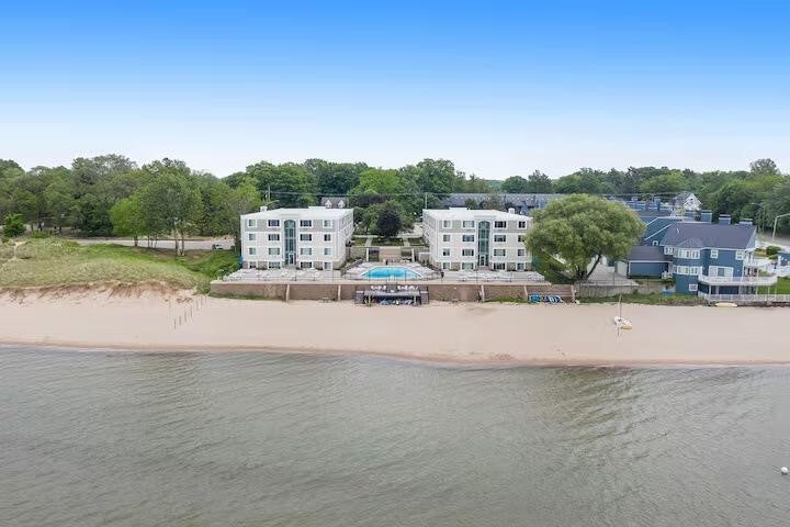 225 North Shore Drive 212