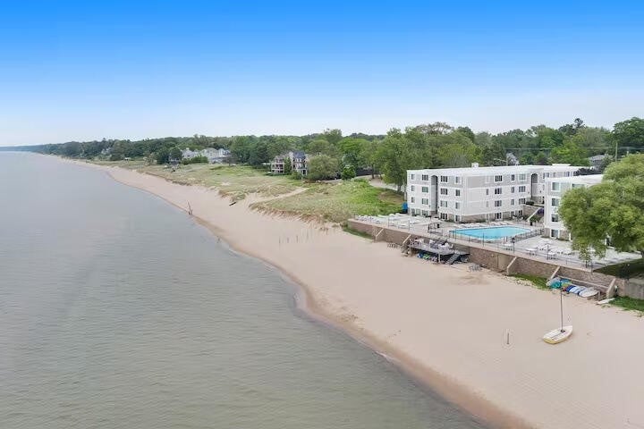 225 North Shore Drive 212