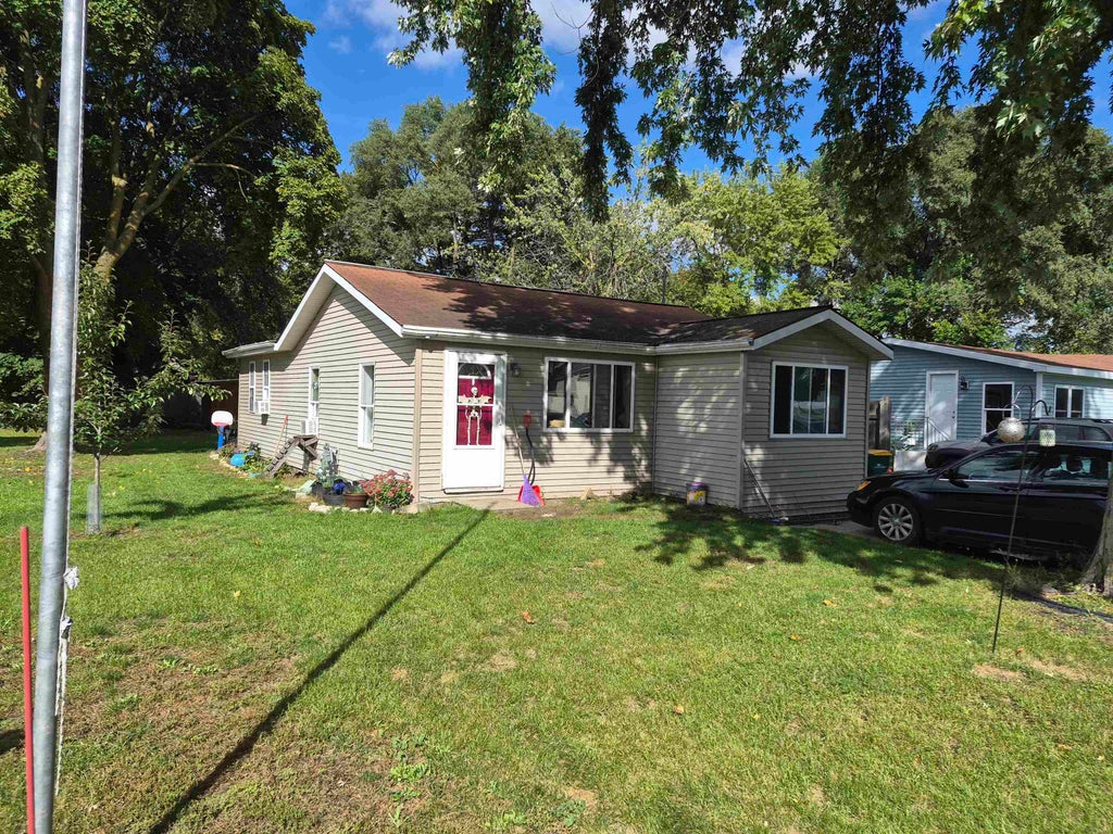 Photo of 213 E. Maple Street, Gladwin, MI 48624 (MLS # 50223896)