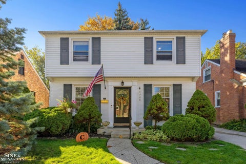 Photo of 1725 Brys Drive, Grosse Pointe Woods, MI 48236 (MLS # 50225890)