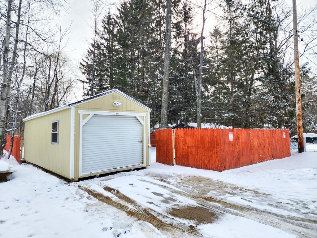 Photo of 4896 Glenwood Drive, Harrison, MI 48625 (MLS # 50199945)