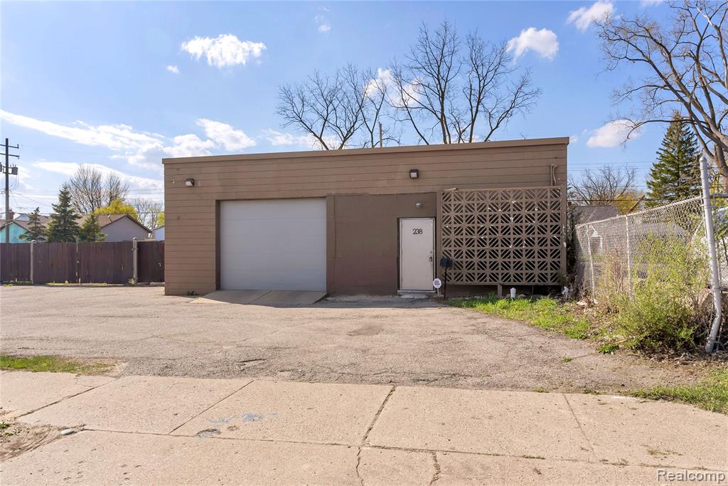 238 W Montcalm Street