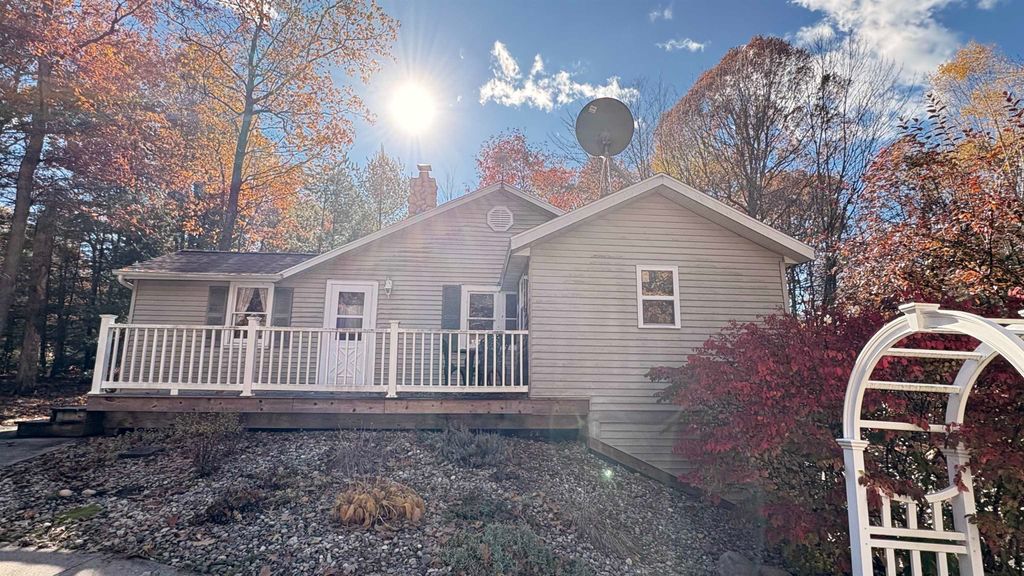 Photo of 2790 Gilroy Drive, Harrison, MI 48625 (MLS # 50193354)