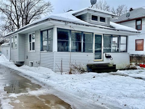 Photo of 21 Charlotte Street, Battle Creek, MI 49017 (MLS # 70508955)