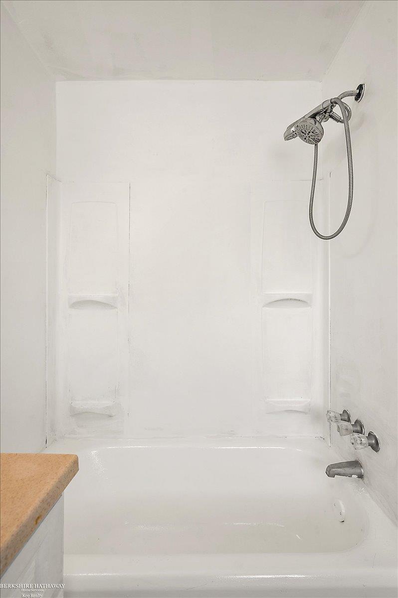 Detroit, Michigan 48227, United States, 3 Bedrooms Bedrooms, ,2 BathroomsBathrooms,Residential,Active,193230