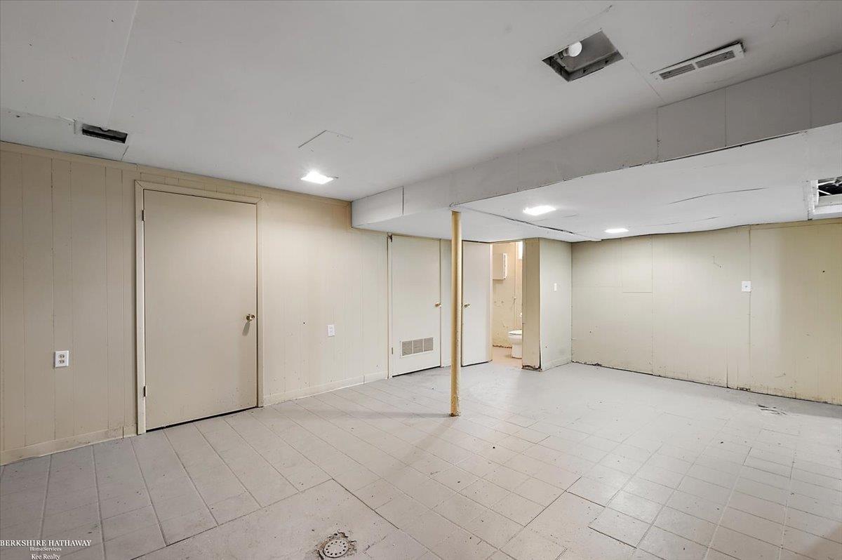 Detroit, Michigan 48227, United States, 3 Bedrooms Bedrooms, ,2 BathroomsBathrooms,Residential,Active,193230