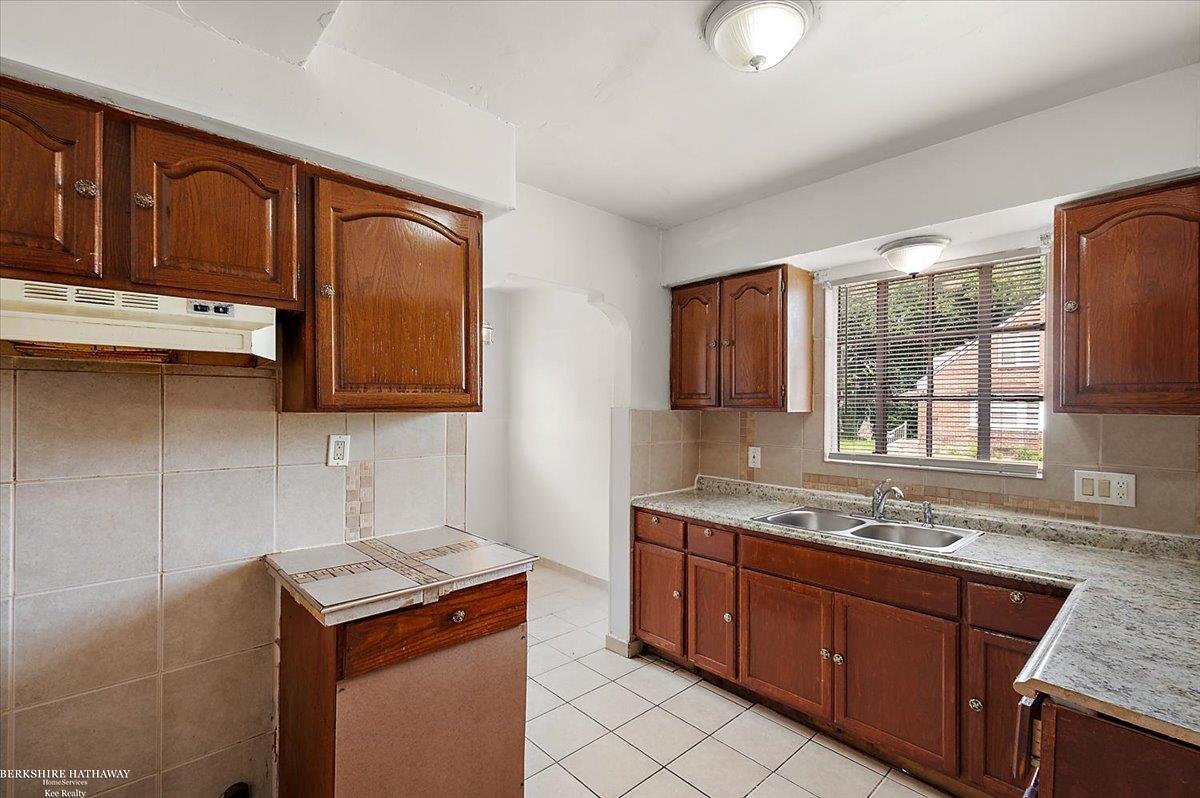 Detroit, Michigan 48227, United States, 3 Bedrooms Bedrooms, ,2 BathroomsBathrooms,Residential,Active,193230