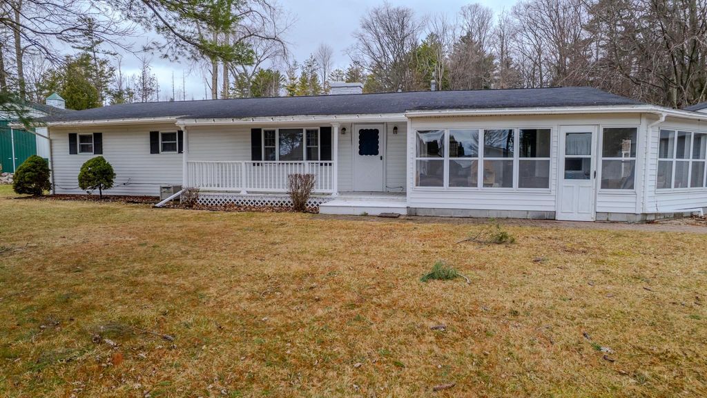 Photo of 2216 Douglas Drive, Tawas City, MI 48763 (MLS # 50203569)