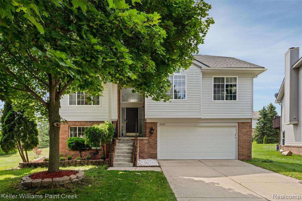 3201 Lynhurst Court