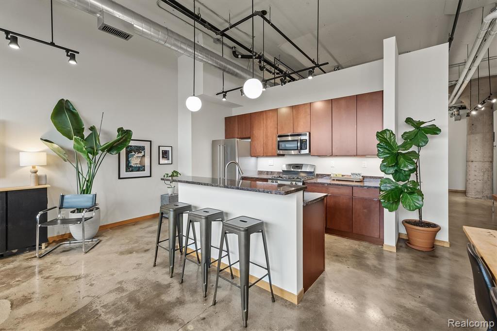 444 W Willis Street 304