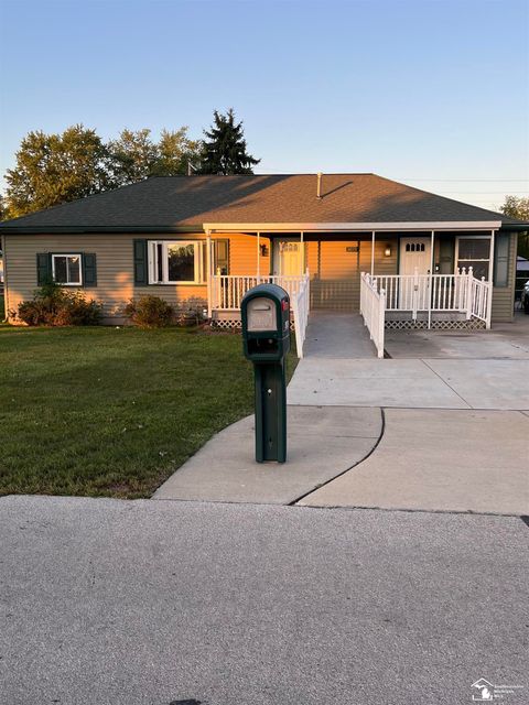 3079 S Grove Drive Monroe MI 48162