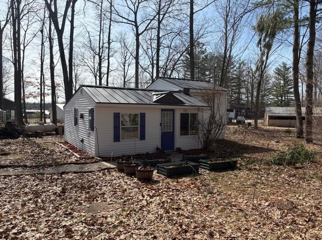 Photo of 5199 Parklane Drive, Harrison, MI 48625 (MLS # 50203356)