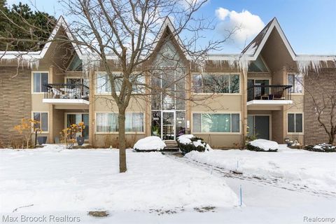 Photo of 2021 Klingensmith Road 83 #83, Bloomfield Hills, MI 48302 (MLS # 60959538)
