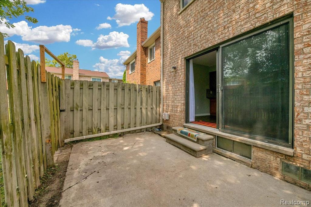 Sterling Heights, Michigan 48312, United States, 3 Bedrooms Bedrooms, ,2 BathroomsBathrooms,Residential,Active,192833