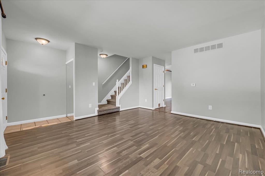 Sterling Heights, Michigan 48312, United States, 3 Bedrooms Bedrooms, ,2 BathroomsBathrooms,Residential,Active,192833