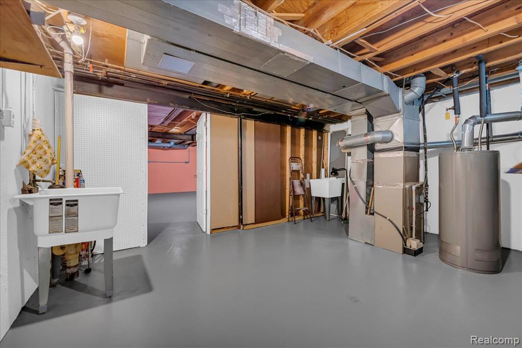 Sterling Heights, Michigan 48312, United States, 3 Bedrooms Bedrooms, ,2 BathroomsBathrooms,Residential,Active,192833