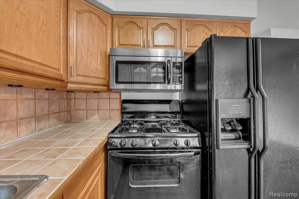 Sterling Heights, Michigan 48312, United States, 3 Bedrooms Bedrooms, ,2 BathroomsBathrooms,Residential,Active,192833