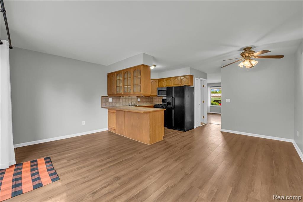 Sterling Heights, Michigan 48312, United States, 3 Bedrooms Bedrooms, ,2 BathroomsBathrooms,Residential,Active,192833