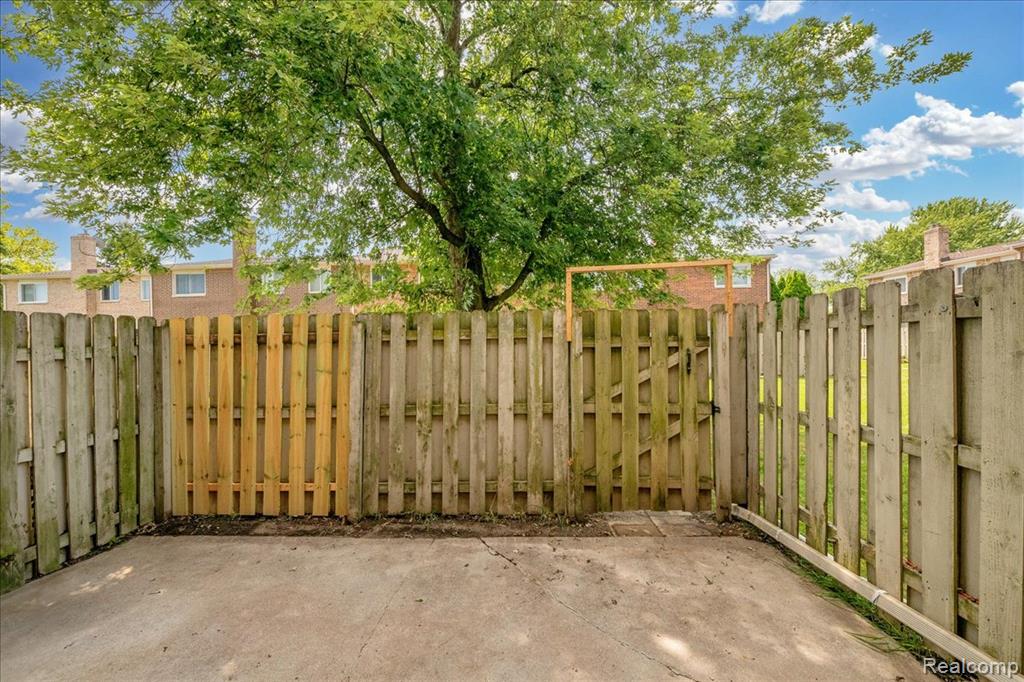 Sterling Heights, Michigan 48312, United States, 3 Bedrooms Bedrooms, ,2 BathroomsBathrooms,Residential,Active,192833