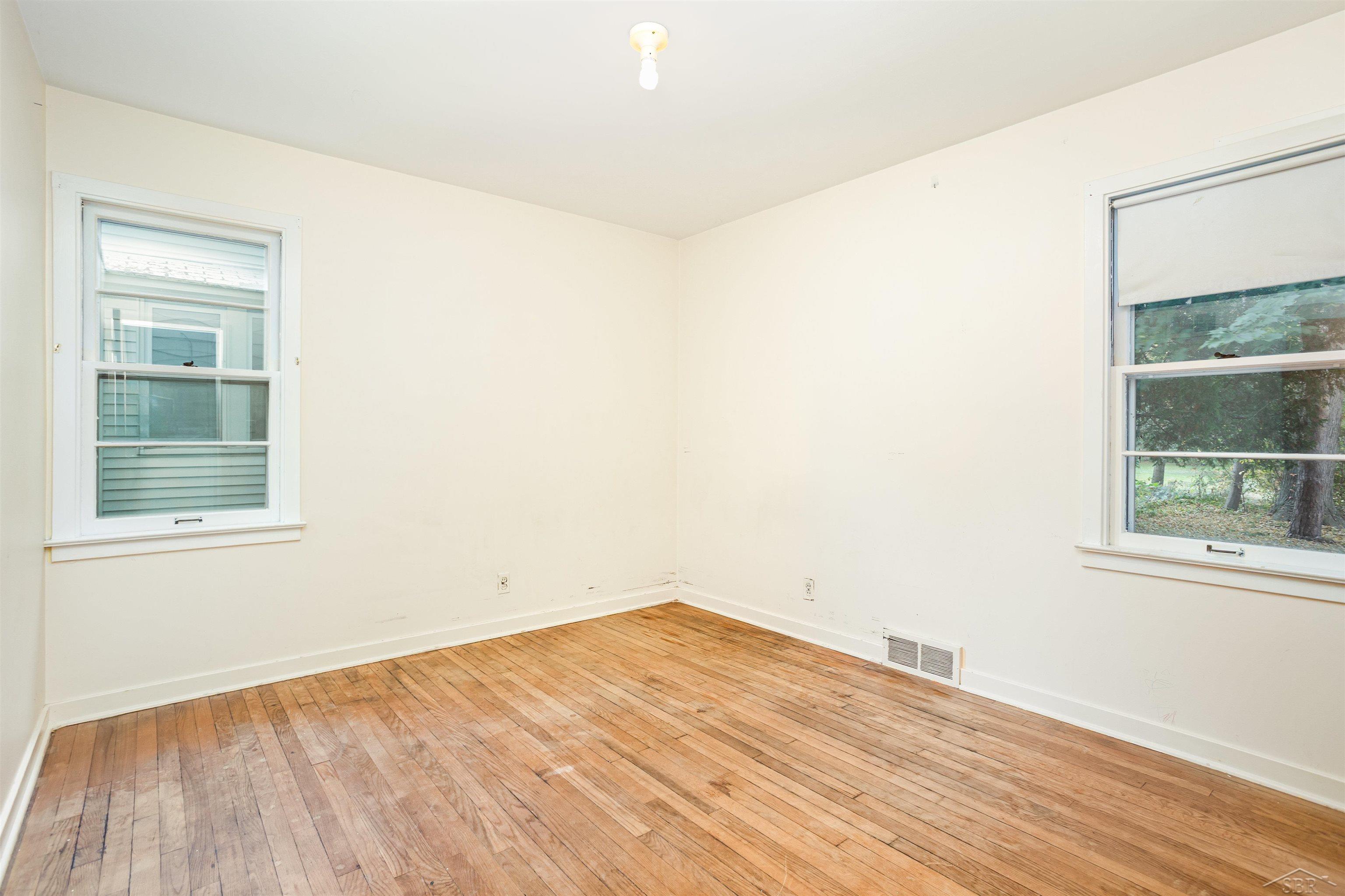 Saginaw, Michigan 48602, United States, 3 Bedrooms Bedrooms, ,1 BathroomBathrooms,Residential,Active,227939