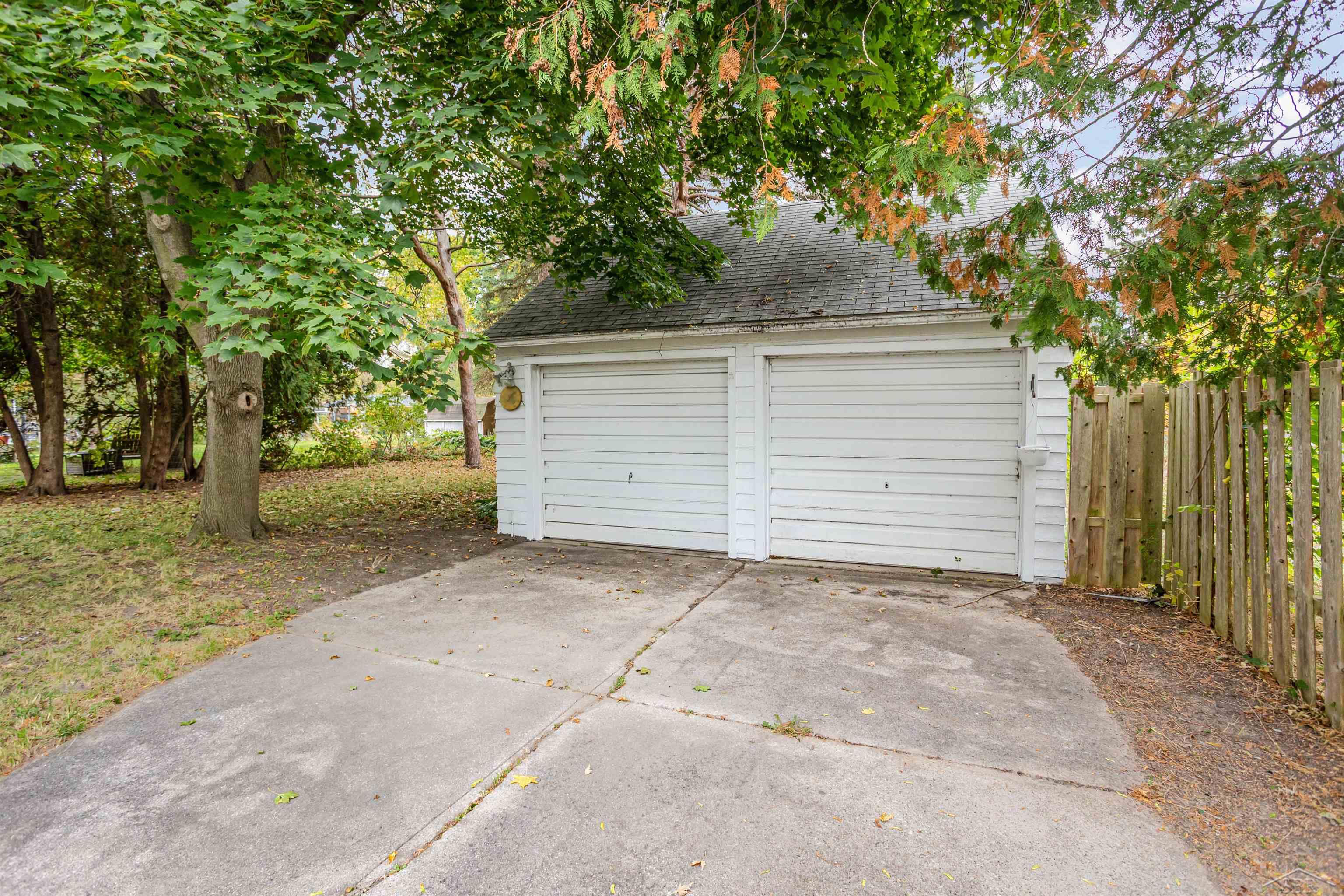 Saginaw, Michigan 48602, United States, 3 Bedrooms Bedrooms, ,1 BathroomBathrooms,Residential,Active,227939