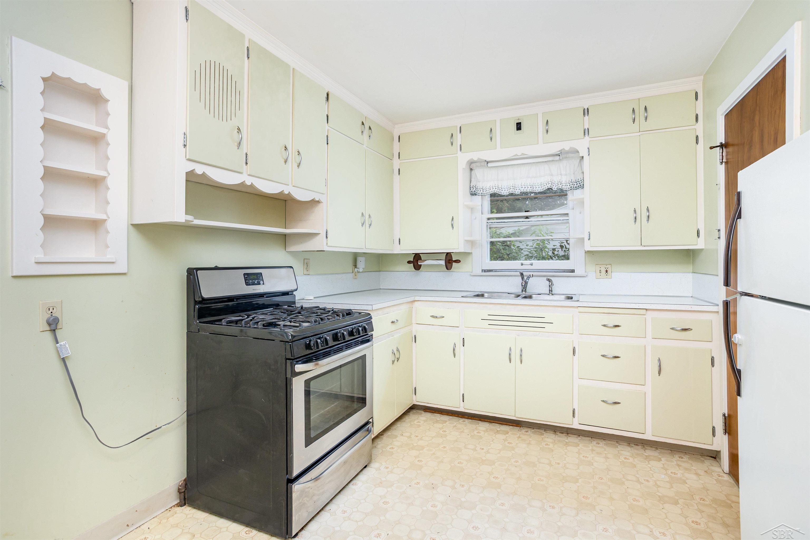 Saginaw, Michigan 48602, United States, 3 Bedrooms Bedrooms, ,1 BathroomBathrooms,Residential,Active,227939