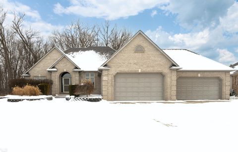 48498 Beacon Square Drive Macomb MI 48044